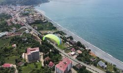 Kemalpaşa'da yamaç paraşütü yarışması heyecanı
