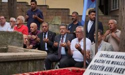 Trabzonspor'un ilk stadyumuna ismi verilen Hüseyin Avni Aker mezarı başında anıldı