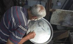 58 yıllık kalay ustası mesleğini yaşatmaya çalışıyor