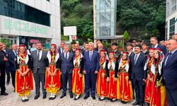 Bakan Bolat: Sarp Gümrük Kapısı'ndan geçişler her geçen gün artmakta