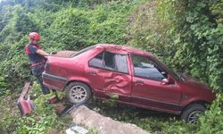 Ordu'da otomobil bahçe duvarına çarptı: 2 yaralı