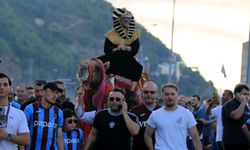 Salah sevgisi sınır tanımıyor; deveyle maça geldi
