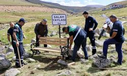 Salah'ın fotoğraf çektirdiği yayladaki bank ve tabelanın çalındığı iddiası