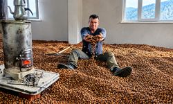 Yağmur Fındığı Kurutmaya İzin Vermedi, Çareyi Soba Yakmakta Buldu