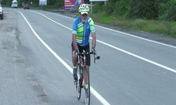 75 Yaşında Pedallara Meydan Okuyor: Rize’den Batum’a Bisikletle Gidiyor