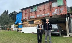 Artvinli çift yılın çoğunu kamyon kasalarından yaptıkları evde geçiriyor