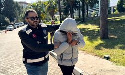 Eşini kıskançlık nedeniyle bacak ve sırtından bıçakla yaraladı