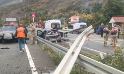 Gümüşhane'de tüne çıkışı otomobil bariyere çarptı; 1 ölü, 4 yaralı
