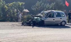 Hafriyat kamyonuna çarpan otomobilin sürücüsü ağır yaralı
