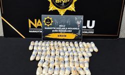 Midesinden kapsüller içinde 943 gram eroin çıktı