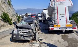 TIR'la kamyonet çarpıştı; 1 ölü, 3 yaralı