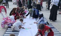 Rize'de çocuklar Filistinli akranları için resim çizdi