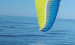 Ordu'da yamaç paraşütçüsü denize indi
