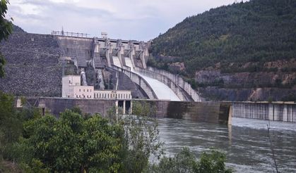 Artvin'de 4 barajda dolusavak kapakları açıldı; ekonomiye dev katkı