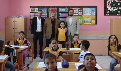 Sınıf başkanı seçilen öğrencinin vaadiyle Kelkit Belediye Başkanı Ünal Yılmaz okula geldi