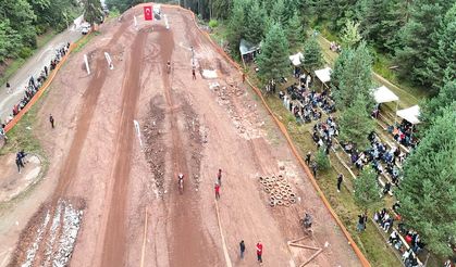 Artvin Kafkasör Yaylası'nda enduro yarışı heyacanı