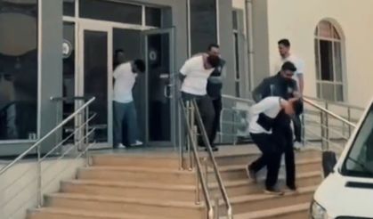 Kendilerini banka personeli olarak tanıtıp 50 milyon lira dolandırdılar