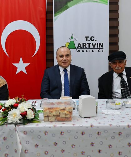 Artvin Valisi Ünsal, Yaşlılara Saygı Haftası'nda Huzurevi Sakinleriyle Bir Araya Geldi