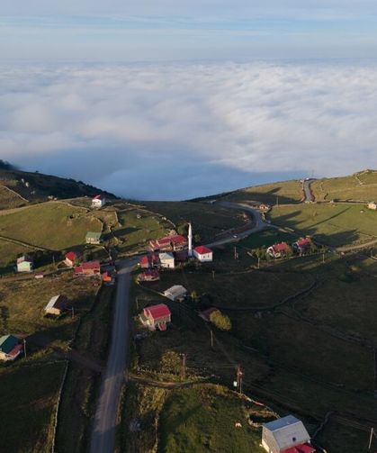 "Bulutlara komşu" yaylaları sonbahar renklerine bürünüyor