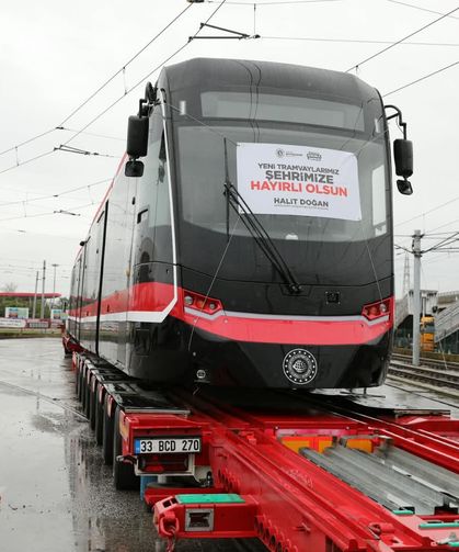 12 yeni tramvaydan üçüncüsü de Samsun'a geldi