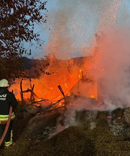 Atıl durumdaki ev yangında kullanılamaz hale geldi