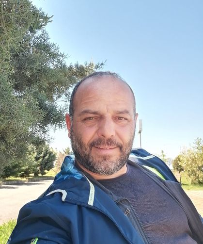 Dereye yuvarlanan otomobilin sürücüsü öldü