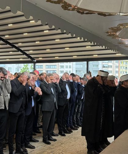 Gazeteci Dursun Biran Yılmaz, evlilik yıl dönümünde toprağa verildi