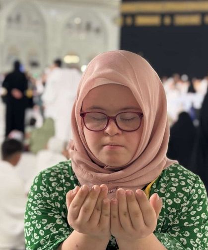 Down sendromlu Hüma'nın umre hayali gerçek oldu