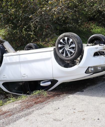 Ordu'da devrilen otomobilin sürücüsü yaralandı