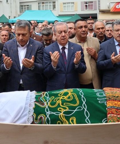 Şalpazarı Belediye Başkanı Kurukız'ın annesinin cenazesi toprağa verildi