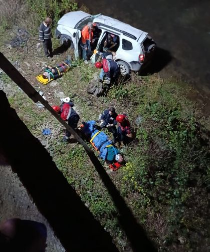 Araklı'da cip, dereye uçtu; 5 yaralı