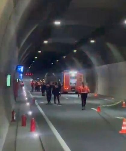 Tünelde beton mikserine çarpan otomobilin sürücüsü öldü