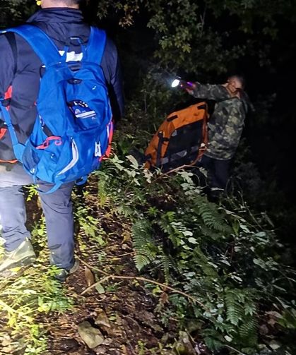 Uçuruma yuvarlanan kamyonetin sürücüsü öldü, 2 çocuğu yaralandı