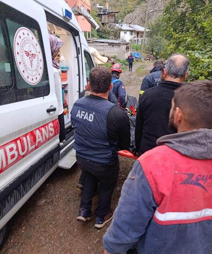 Uçuruma yuvarlanan otomobilin sürücüsü öldü
