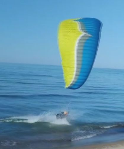 Ordu'da yamaç paraşütçüsü denize indi
