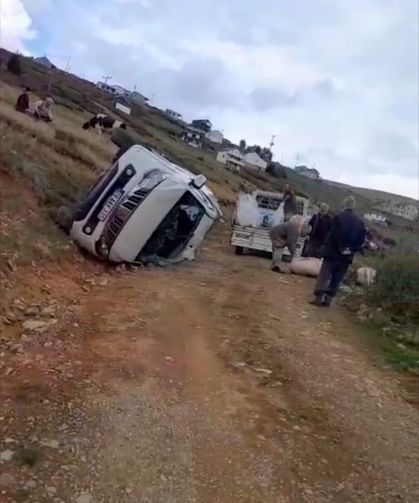 Sis Dağı Yaylası'nda kamyonet, uçuruma yuvarlandı: 1'i ağır 4 yaralı