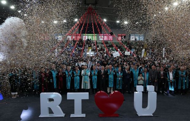 Recep Tayyip Erdoğan Üniversitesi'nde mezuniyet töreni düzenlendi