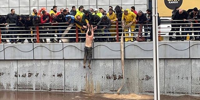 Şiddetli sağanak sele neden oldu