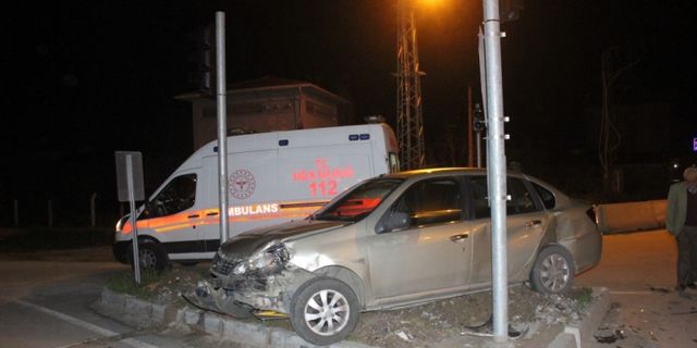 Amasya'da iki otomobilin çarpışması sonucu 5 kişi yaralandı