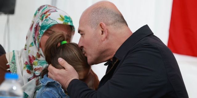 Bakan Süleyman Soylu Kırıkhan'da Rize Çadırkentte düzenlenen iftar programına katıldı