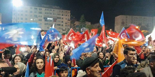 Cumhurbaşkanı Erdoğan'ın seçim başarısı kutlanıyor