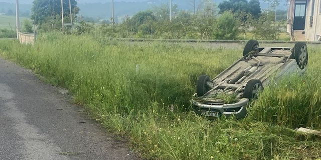 Samsun'da otomobil devrildi, sandık kurulu başkanı ve sandık kurulu görevlisi yaralandı