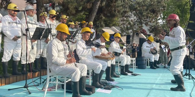 Zonguldak'ta "Madenci Korosu" Türk Mutfağı Haftası'na özel konser verdi