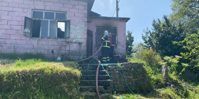 Zonguldak'ta müstakil evde çıkan yangında yaşlı kadın dumandan etkilendi