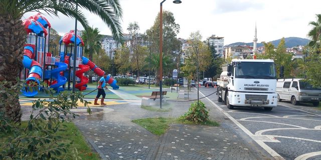 Akçaabat'ta oyun parkları dezenfekte edildi