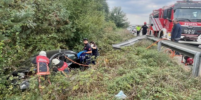 Anadolu Otoyolu'nda şarampole devrilen otomobilin sürücüsü ağır yaralandı