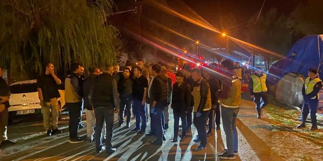 Yıldırım isabet eden ahırdaki 3 büyükbaş hayvan telef oldu
