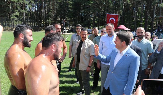 Bakan Tunç, Gerede 72. Esentepe Yağlı Güreşleri'ne katıldı: