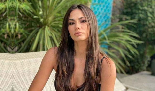 Demet Özdemir’e aşk yaradı! Bikinili pozlarıyla nefes kesti