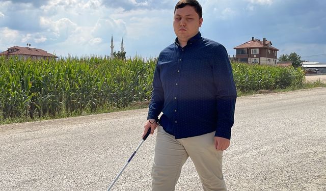 Görme engelli genç azmiyle dünyasını aydınlattı